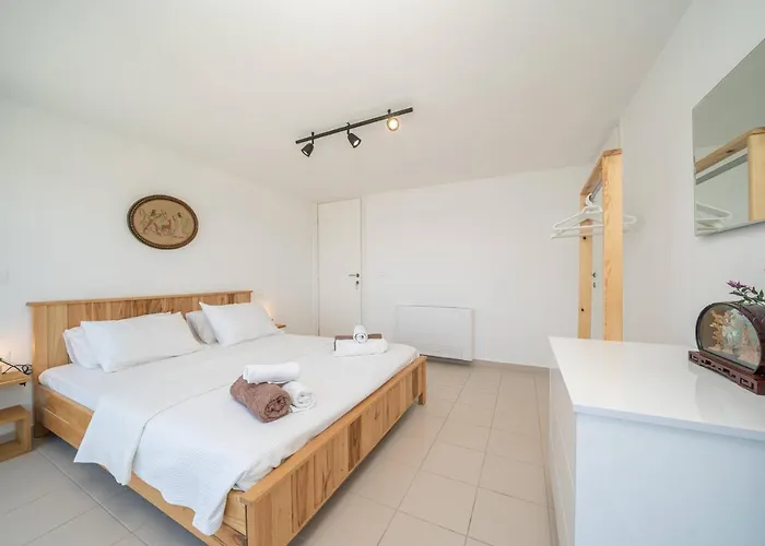 Kandia Ii Agia Efimia